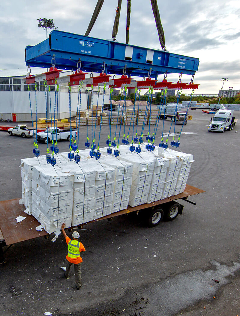 stevedores unloading cargo from ship